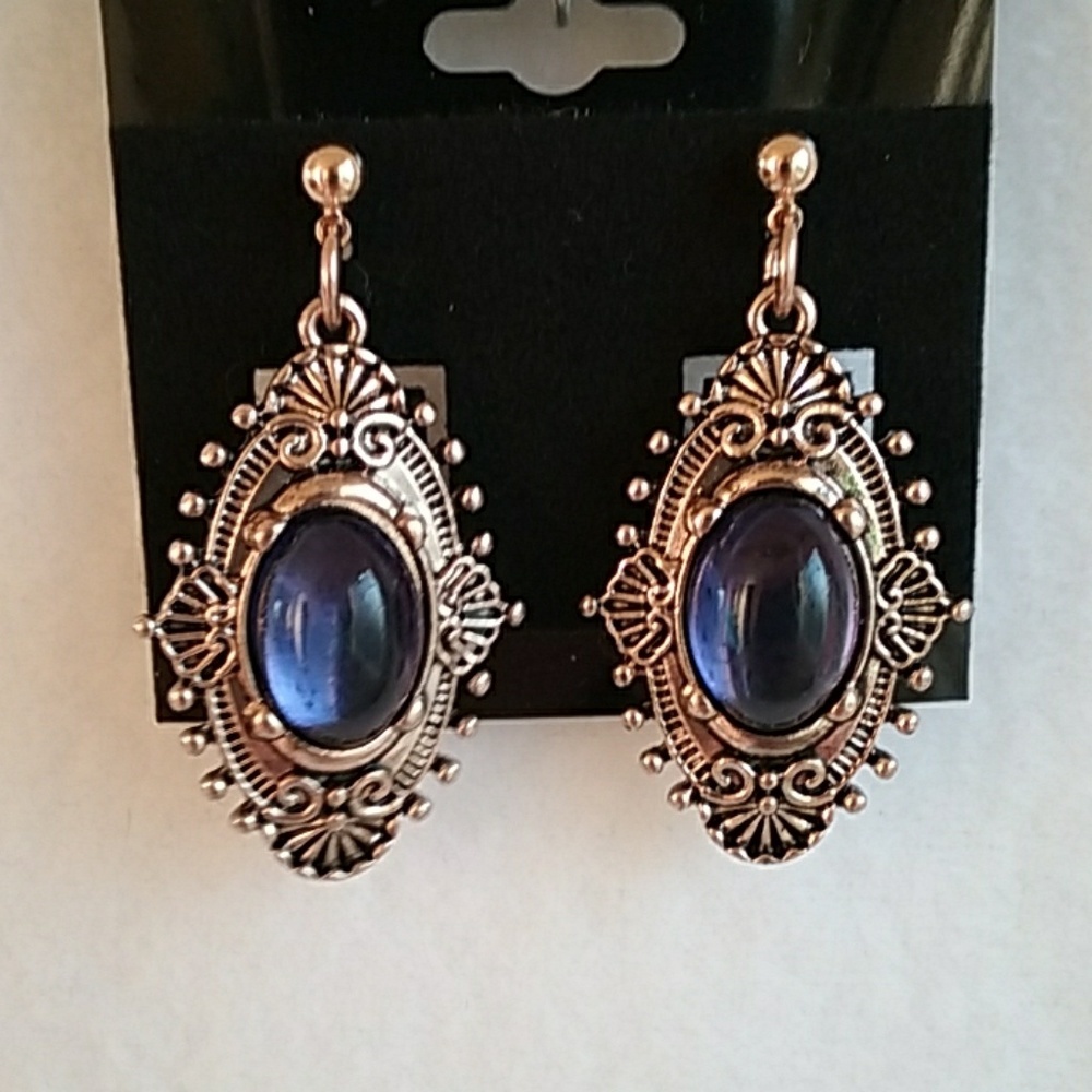 Womens blue stone vintage look earrings